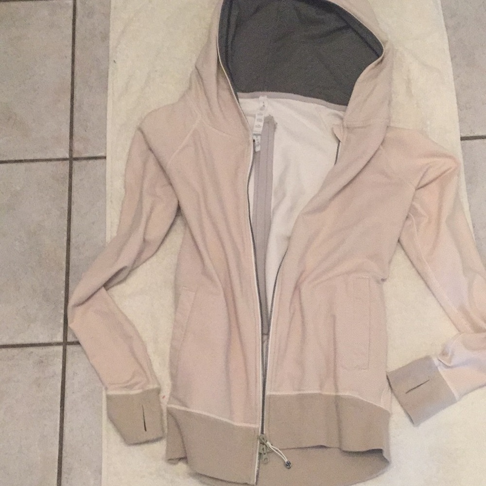 Lululemon jacket - Picture 4 of 14